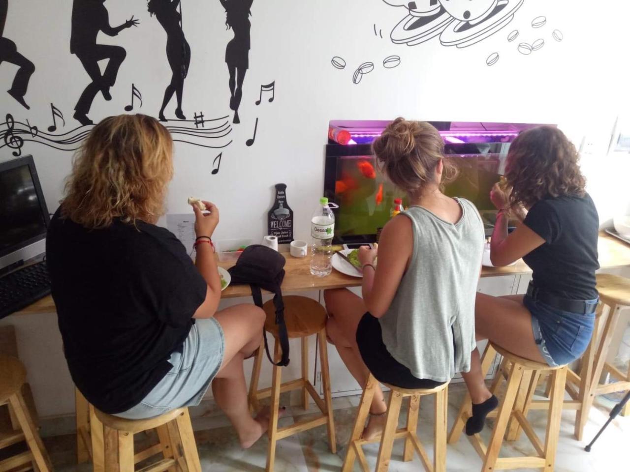 Dola Hostel Ho Chi Minh City Bagian luar foto